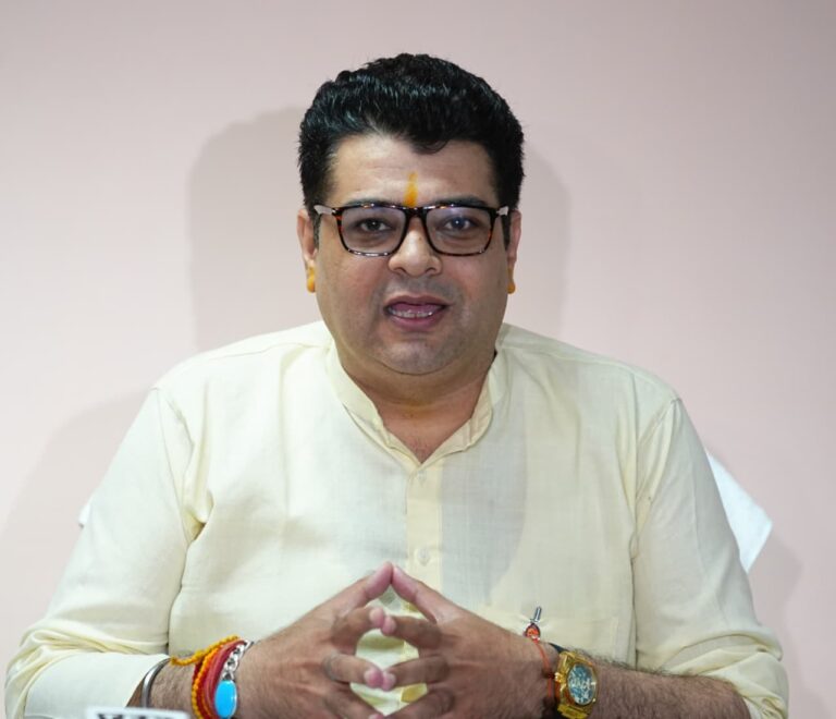 अंकुश नारंग का जोरदार बयान दिवाली पर भाजपा मेयर ने एमटीएस कर्मचारियों को दिया झुनझुना, कर्मचारी सड़क पर बैठे रहे