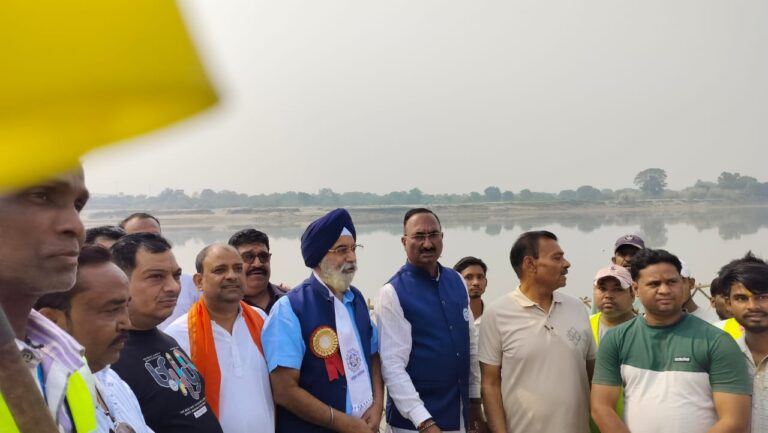महापौर सरदार राजा इक़बाल सिंह ने किया गीता कॉलोनी का निरीक्षण, छठ व्रतियों को दी शुभकामनाएँ
