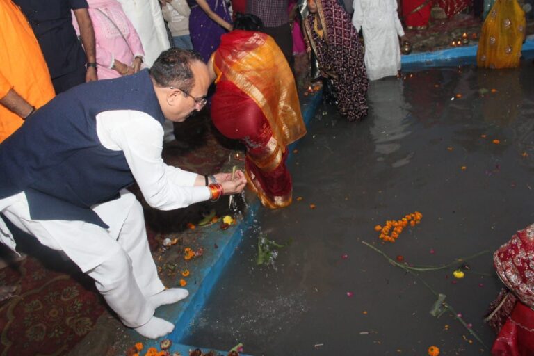 जनकपुरी में छठ महापर्व का भव्य आयोजन-शिक्षामंत्री आशीष सूद ने श्रद्धालुओं से की मुलाकात, दी शुभकामनाएँ