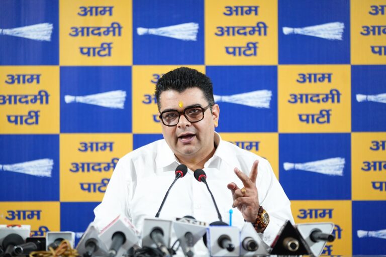 एमसीडी उपचुनाव में हार के डर से भाजपा मेयर ने कर्मचारियों के आगे झुका सिर — अंकुश नारंग का बड़ा आरोप