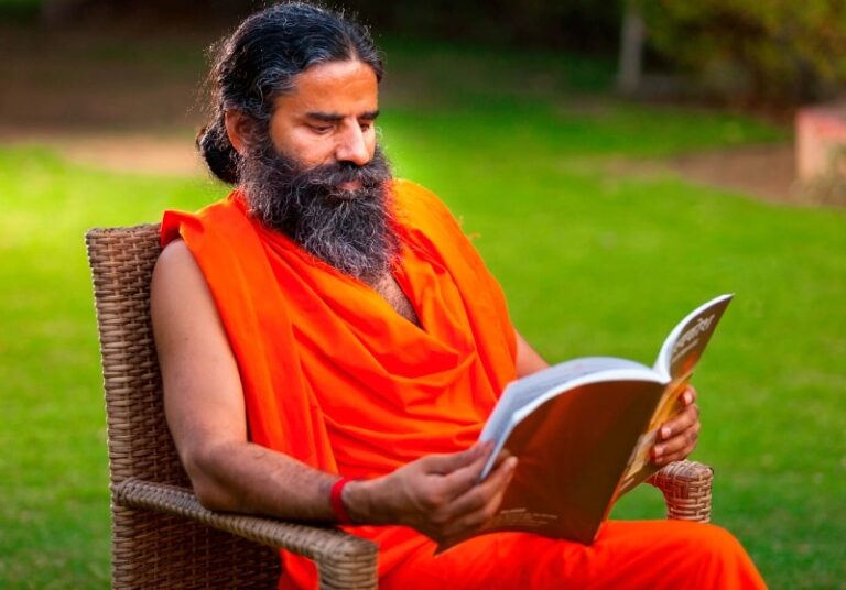 बाबा रामदेव ने कहा ट्रंप की टैरिफ नीति भारत के खिलाफ आर्थिक आतंकवाद, स्वदेशी अपनाने का आह्वान
