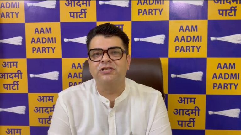 दिल्ली में डेंगू से दो मौतों पर आम आदमी पार्टी का BJP पर बड़ा हमला-अंकुश नारंग बोले, चारों इंजन फेल साबित हुए