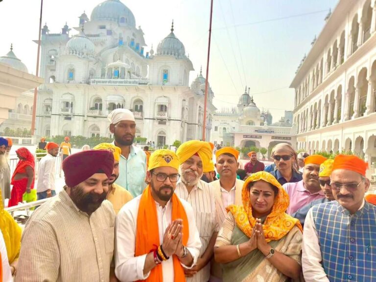 गुरुपर्व के अवसर पर पटना साहिब में माथा टेकने पहुँची दिल्ली की मुख्यमंत्री रेखा गुप्ता-कहा, बिहार अब जातीय राजनीति से निकल कर विकास की राह पर आगे बढ़ रहा है