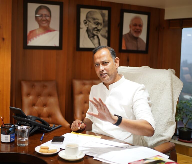 दिल्ली सरकार का बड़ा फैसला ट्रांसजेंडर समुदाय को मिलेगी निःशुल्क बस सेवा – मंत्री रविन्द्र इन्द्राज सिंह