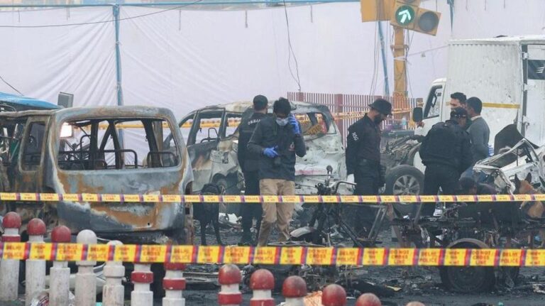 दिल्ली कार ब्लास्ट जांच में बड़ी सफलता, लखनऊ से परवेज अंसारी के ठिकाने पर छापेमारी, मोबाइल और डिजिटल सबूत बरामद