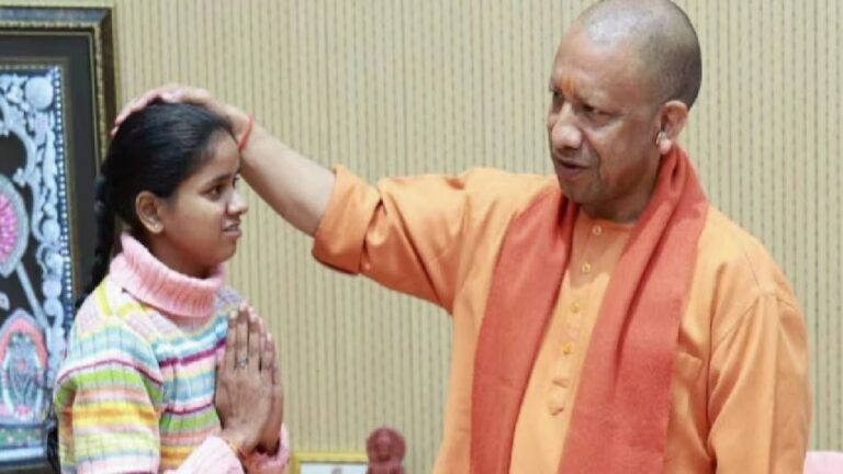 कानपुर की खुशी गुप्ता की मेहनत रंग लाई, सीएम योगी ने दिया शिक्षा और आवास का भरोसा
