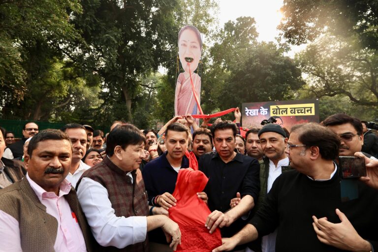 दिल्ली की सियासत में लंबी जबान बनाम जनता की समस्याएँ कांग्रेस का बड़ा हमला