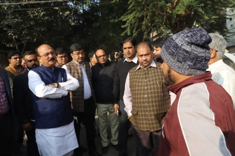 दिल्ली को स्वच्छ बनाने की बड़ी पहल शहरी विकास मंत्री आशीष सूद का वार्ड 99 में निरीक्षण