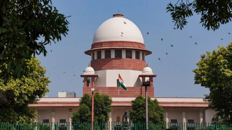 इंडिगो की उड़ानों में भारी रद्दीकरण, सुप्रीम कोर्ट ने तत्काल सुनवाई से किया इनकार “यात्रियों को सलाह जारी”