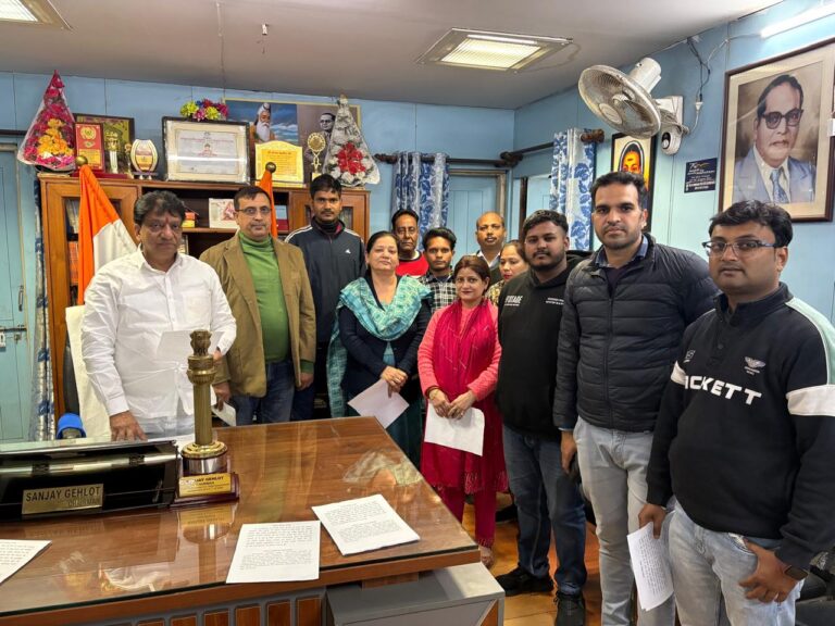 भारत के लौहपुरुष सरदार वल्लभभाई पटेल को दिल्ली सफ़ाई कर्मचारी चेयरमैन संजय गहलोत का नमन