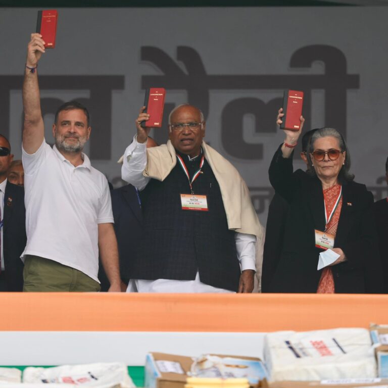 दिल्ली के रामलीला मैदान में वोट चोरी के खिलाफ कांग्रेस की विशाल महारैली
