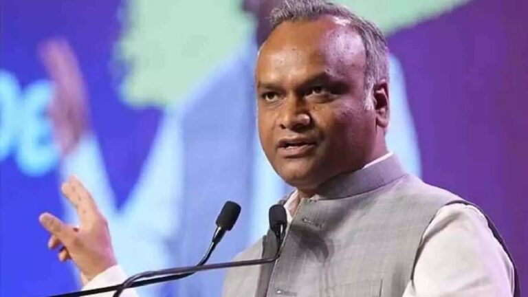 कर्नाटक मंत्री प्रियांक खरगे का आरएसएस पर हमला, देश के विकास में सबसे बड़ी बाधा, उठाए वित्तीय पारदर्शिता के सवाल