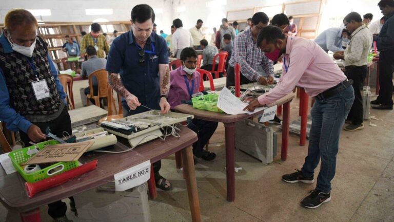 महाराष्ट्र नगर निगम चुनाव: बीएमसी से लेकर 29 शहरों तक सत्ता की अग्निपरीक्षा, प्रचार थमा, 15 जनवरी को मतदान