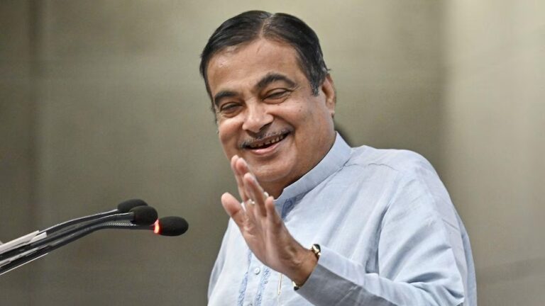 पीढ़ी परिवर्तन का वक्त, नितिन गडकरी बोले जब व्यवस्था चलने लगे, तो पुरानी पीढ़ी को पीछे हट जाना चाहिए