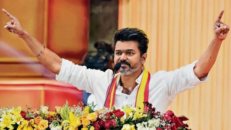 “चुनाव नहीं, ये ‘लोकतांत्रिक युद्ध’ विजय ने DMK और AIADMK को बताया भ्रष्ट, अकेले लड़ने का दिया संकेत