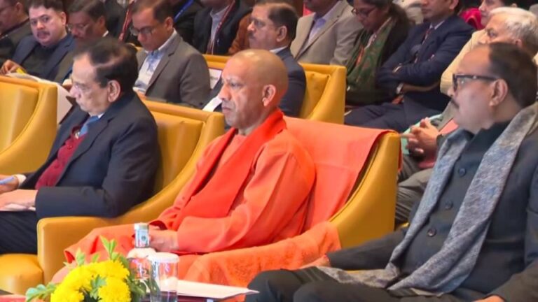 यूपी बनेगा दुनिया की ‘दवा फैक्ट्री’, फार्मा कॉन्क्लेव में 11 बड़ी कंपनियों के साथ एमओयू, निवेश की बारिश