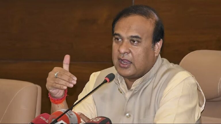 वोटर लिस्ट में ‘सर्जिकल स्ट्राइक’ असम में 2.43 लाख संदिग्ध नाम कटे, हिमंत बोले’अभी तो यह शुरुआत