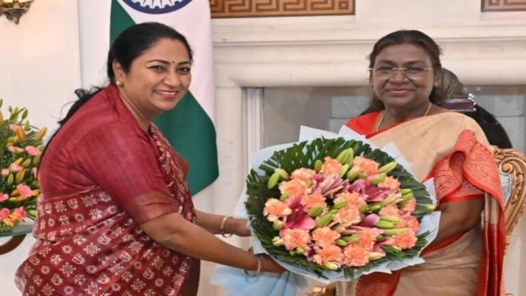 दिल्ली की महिलाओं को होली का महा-उपहार, राष्ट्रपति द्रौपदी मुर्मू ने लॉन्च की 4 बड़ी योजनाएं!