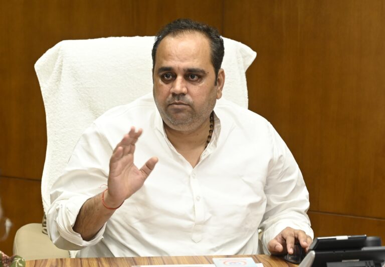 दिल्ली में बढ़ेगा इलेक्ट्रिक बसों का बेड़ा, मार्च में जुड़ेंगी 200 नई EV बसें – डॉ. पंकज कुमार सिंह