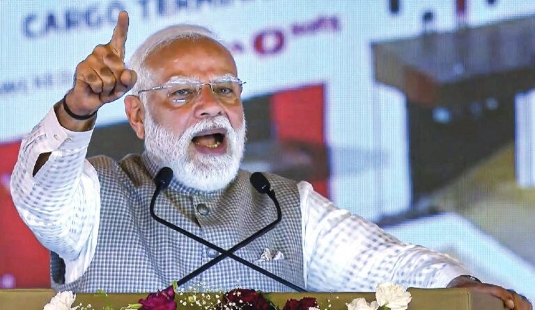 फिल्मों पर सियासत गरम—PM मोदी का विपक्ष पर बड़ा हमला!