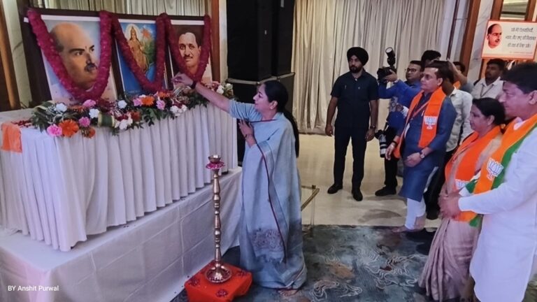 रेखा गुप्ता ने कार्यकर्ताओं को दिया 27 साल तक दिल्ली में भाजपा सरकार बनाए रखने का मंत्र