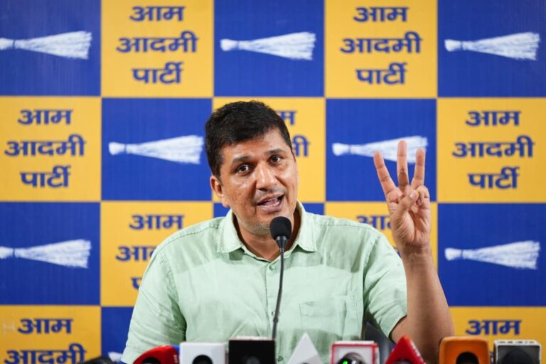 ‘‘आप’’ सरकार ने दिल्ली में लगाए थे 500 तिरंगे, भाजपा सरकार ने हटा दिए- सौरभ भारद्वाज