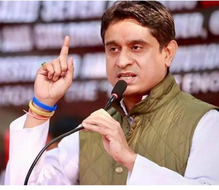 NEET पेपर लीक के खिलाफ अहमदाबाद की सड़कों पर उतरी युवा कांग्रेस, उदय भानु चिब ने शिक्षा मंत्री की बर्खास्तगी की मांग उठाई