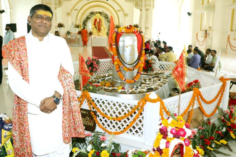 हरिद्वार में स्थापित हुआ दुनिया का सबसे बड़ा 5211 किलो वजनी पारद शिवलिंग, रघुनाथ गुरुजी के दस वर्षों के तप और अनुसंधान का परिणाम