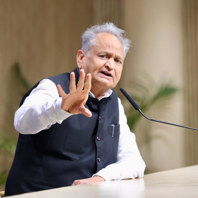 श्रीराम मंदिर में चढ़ावा चोरी का मामला: अशोक गहलोत ने लगाए गंभीर आरोप, ट्रस्ट भंग करने और सुप्रीम कोर्ट की निगरानी में जांच की मांग