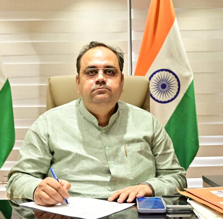 दिल्ली के माननीय परिवहन मंत्री डॉक्टर पंकज कुमार सिंह ने सभी महिलाओं से 1 अगस्त से निःशुल्क बस यात्रा के लिए पिंक सहेली स्मार्ट कार्ड अपनाने की अपील की