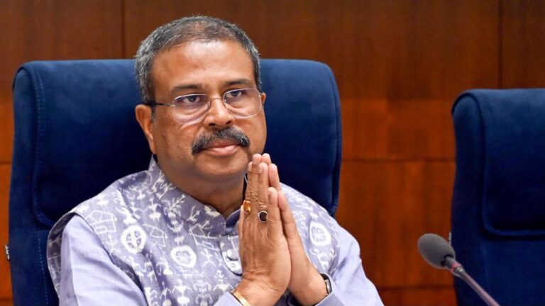 धर्मेंद्र प्रधान ने दिया इस्तीफा, छात्र आंदोलनों के बीच लिया बड़ा फैसला