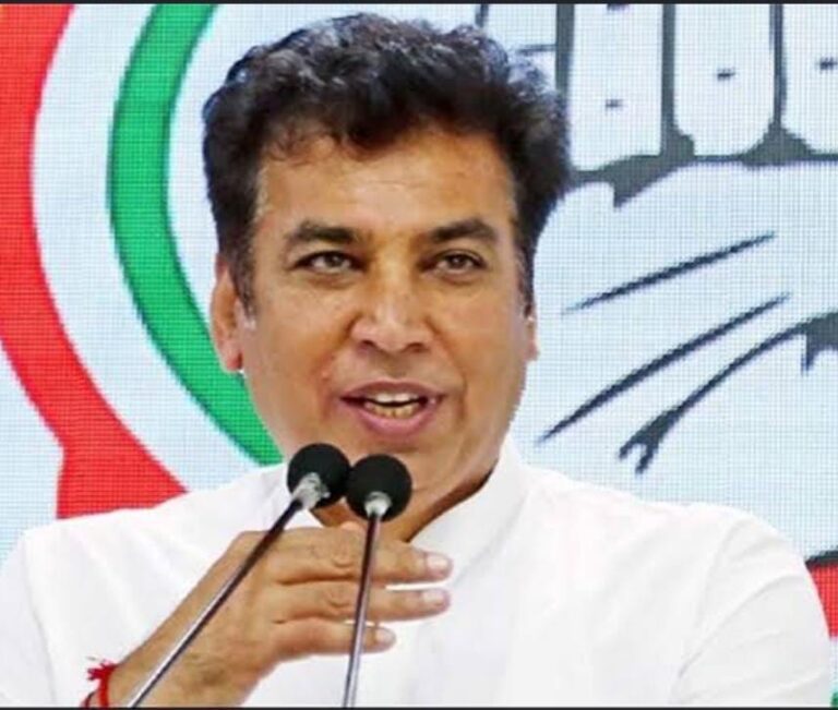 “भाजपा सरकार दिल्ली को फिर टैंकर और वाटर एटीएम मॉडल पर धकेल रही है, हर घर तक पाइपलाइन से पानी का वादा कहाँ गया?” — देवेन्द्र यादव
