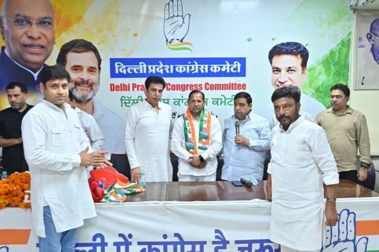 राहुल गांधी के संघर्ष से प्रेरित होकर देशभर में लोग कांग्रेस से जुड़ रहे हैं – देवेन्द्र यादव
