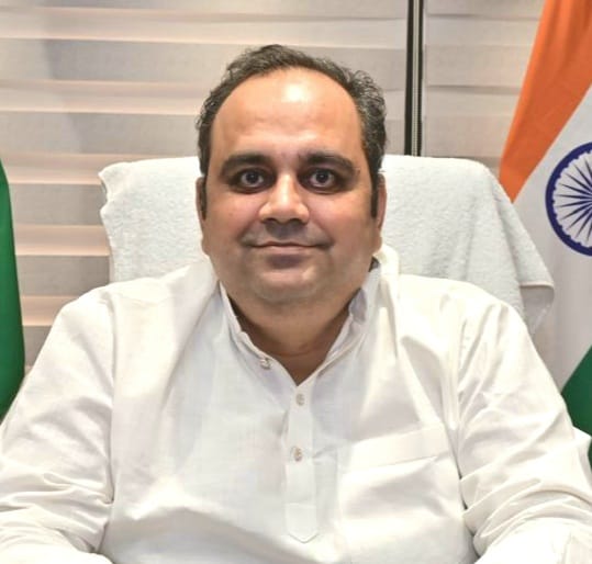 दिल्ली की जनता को मिली 200 नई इलेक्ट्रिक बसों की बड़ी सौगात, महिलाओं के लिए भी 56 स्पेशल बस सेवाएं