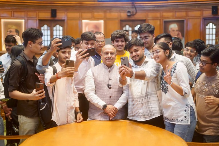 युवाओं को लोकतांत्रिक संस्थाओं से जोड़ने की दिशा में दिल्ली विधानसभा की पहल