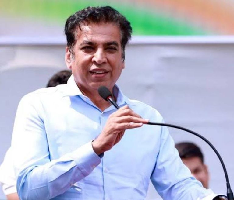 रक्षाबंधन पर दिल्ली में बदइंतजामी से जनता परेशान, जाम और खुदी सड़कों ने बढ़ाई मुश्किलें – देवेन्द्र यादव
